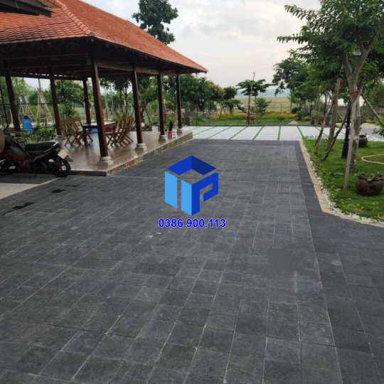 ĐÁ BAZAN ĐEN KHÒ LỬA LÁT SÂN CAO CẤP 10x10