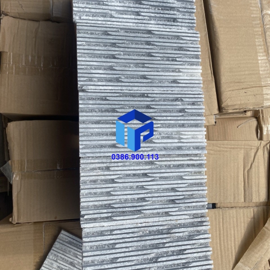 đá răng lược đen 10x20 