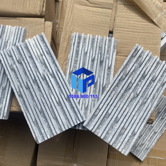 đá răng lược đen 10x20 