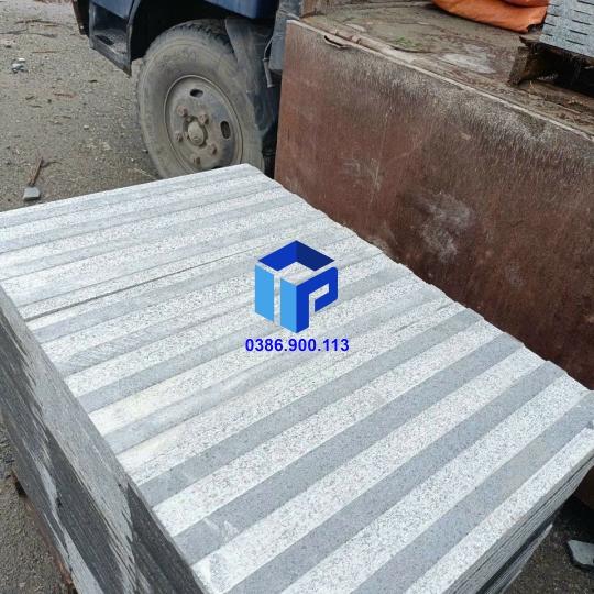 đá chạy chỉ dẫn hướng cpc thô 30x60 