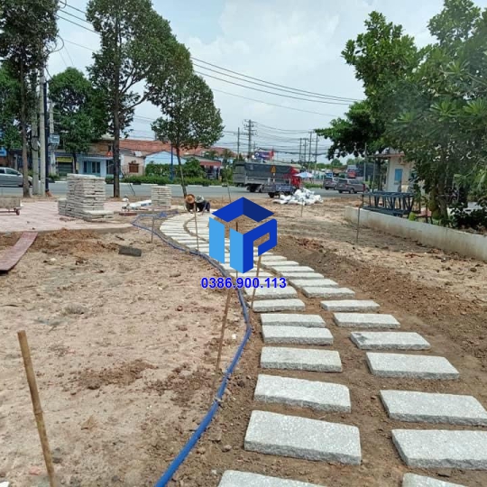 đá bước chân sân vườn