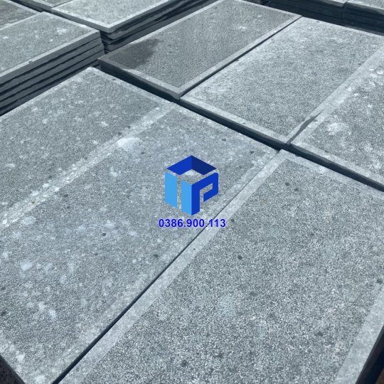 ĐÁ BĂM XANH RÊU CÀ VIỀN 30×60 LÁT SÂN