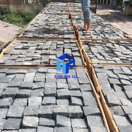 ĐÁ CUBIC BAZAN XANH ĐEN 10X10X5 