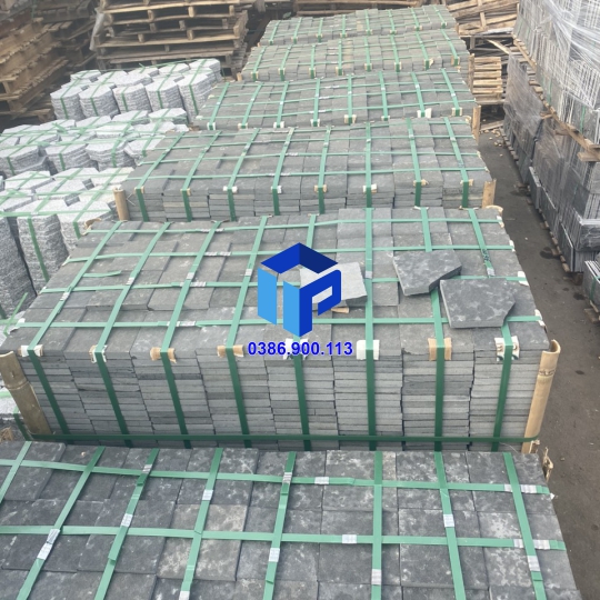 ĐÁ BAZAN ĐEN KHÒ LỬA LÁT SÂN CAO CẤP 15×15