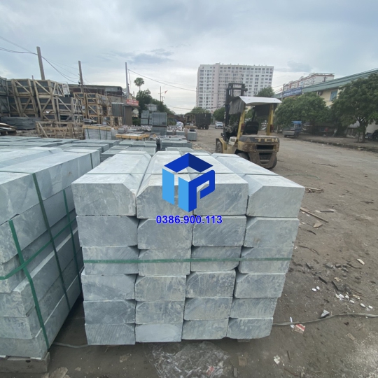 ĐÁ BÓ VỈA XANH SÂN VƯỜN ··